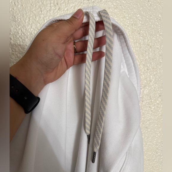 Vuori Women's Sedona Straight Leg Sweatpant White Track Pants size medium - Picture 13 of 13